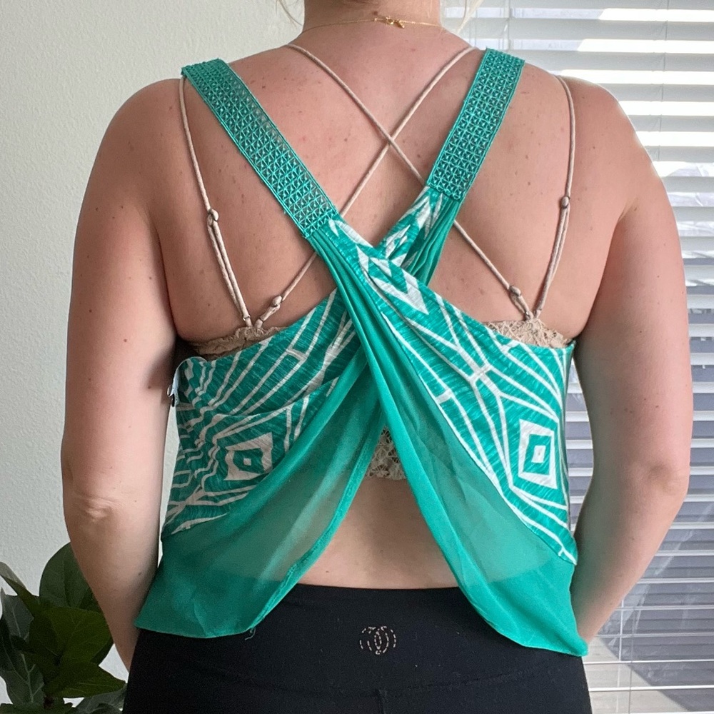 Open back patterned tank top - Picture 2 of 9